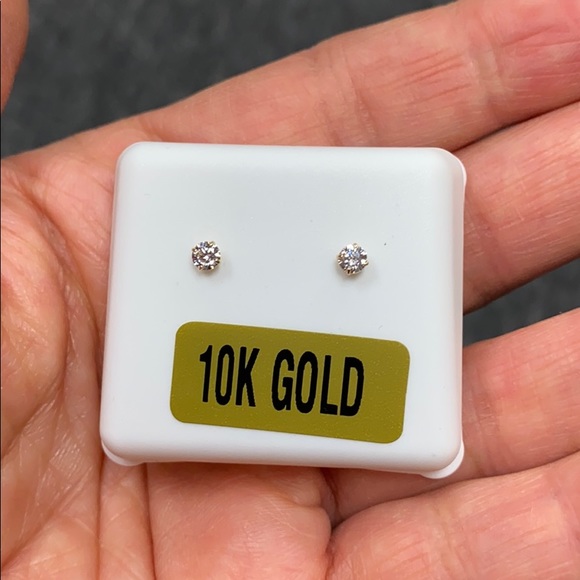 10K Yellow Gold Push Back Round cut Earrings - Picture 6 of 8